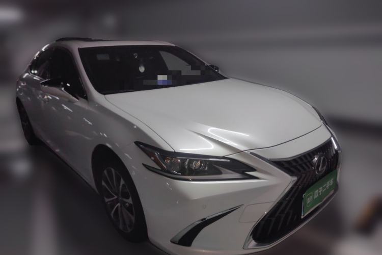 Used Lexus ES 2023 200 Excellence Edition Front Right 45 Deg