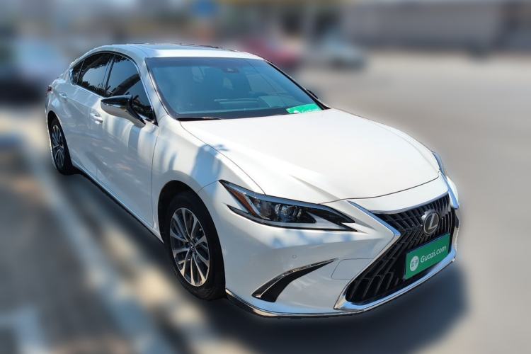 Used Lexus ES 2023 200 Excellence Edition Front Right 45 Deg