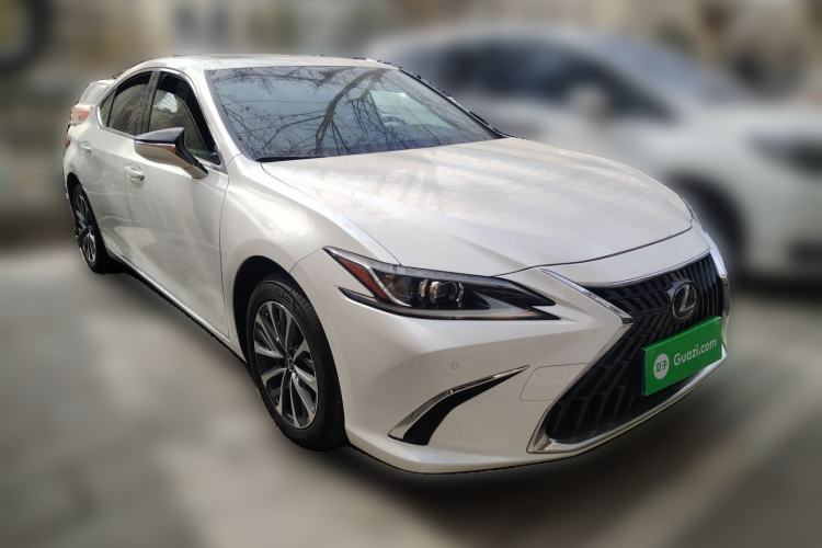 Used Lexus ES 2023 200 Excellence Edition Front Right 45 Deg