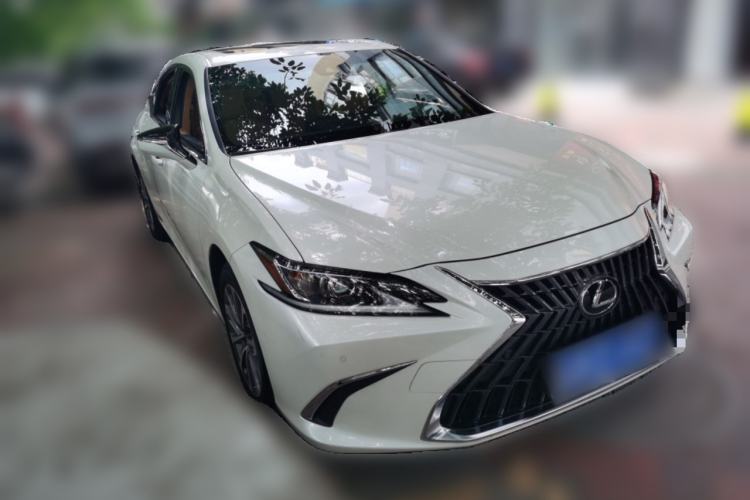 Used Lexus ES 2023 200 Excellence Edition Front Right 45 Deg