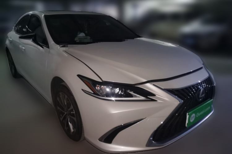 Used Lexus ES 2023 200 Excellence Edition Front Right 45 Deg