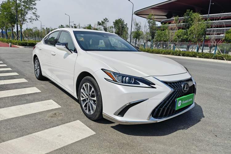Used Lexus ES 2023 200 Excellence Edition Front Right 45 Deg
