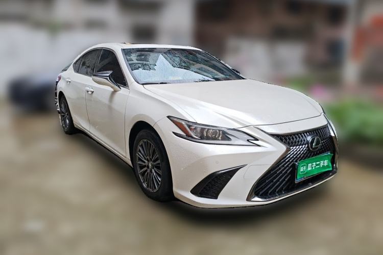 Used Lexus ES 2023 260 Excellence Edition Front Right 45 Deg