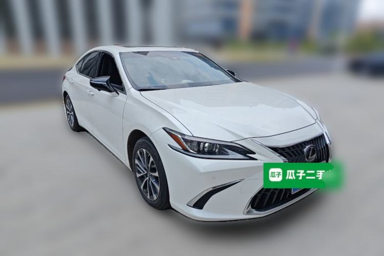 Used Lexus ES 2023 200 Excellence Edition Front Right 45 Deg