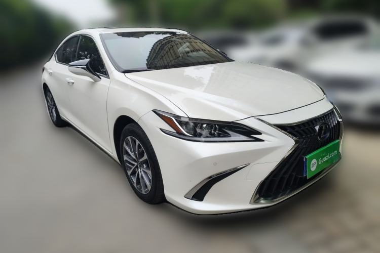 Used Lexus ES 2023 200 Excellence Edition Front Right 45 Deg