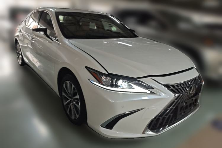 Used Lexus ES 2023 200 Luxury Edition Front Right 45 Deg