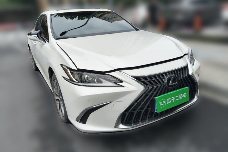 Used Lexus ES 2023 200 Excellence Edition Front Right 45 Deg