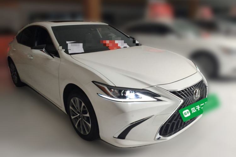 Used Lexus ES 2023 200 Excellence Edition Front Right 45 Deg