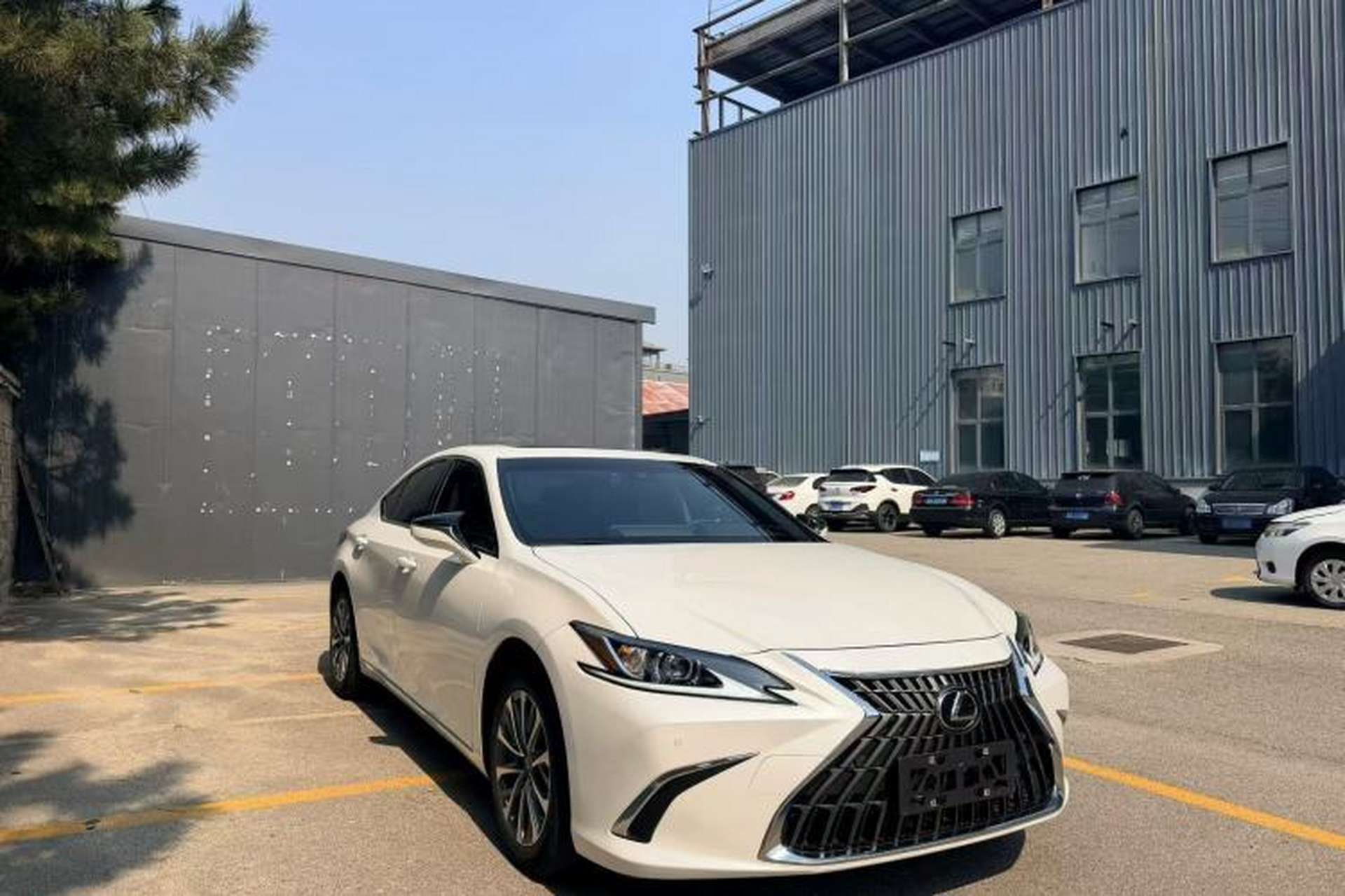 Used Lexus ES 2023 200 Excellence Edition Front Right 45 Deg