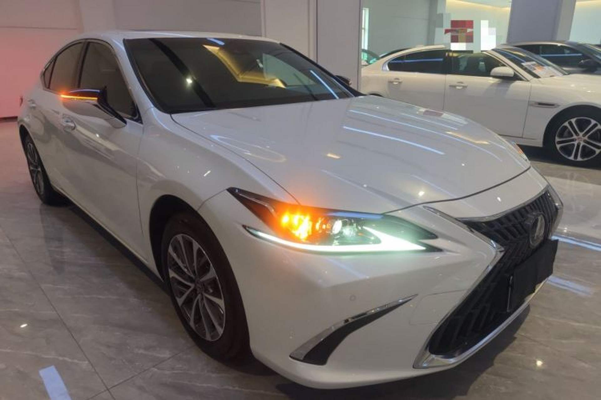 Used Lexus ES 2023 200 Excellence Edition Front Right 45 Deg