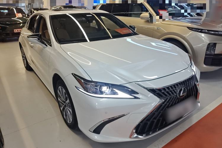 Used Lexus ES 2023 200 Excellence Edition Front Right 45 Deg