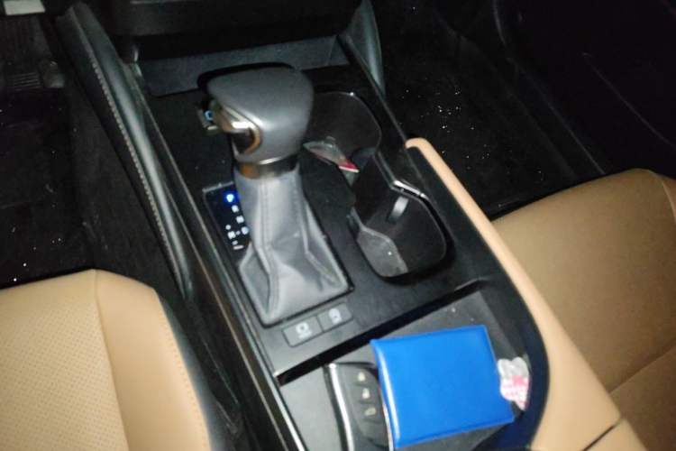 Used Lexus ES 2023 200 Excellence Edition Gear Lever
