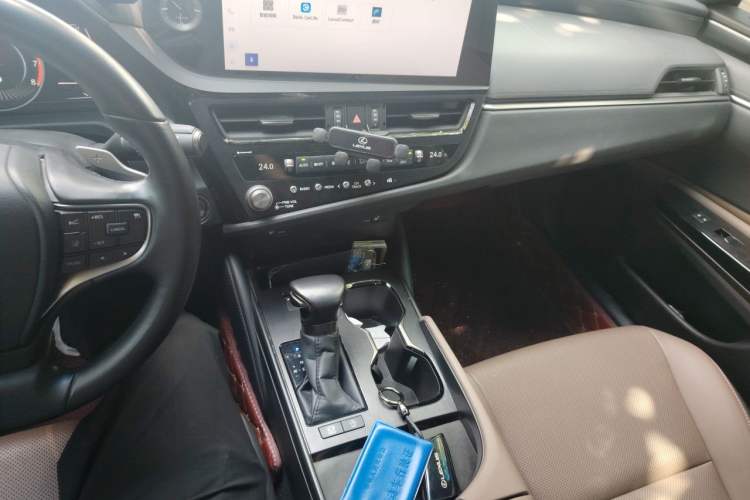 Used Lexus ES 2023 200 Excellence Edition Gear Lever