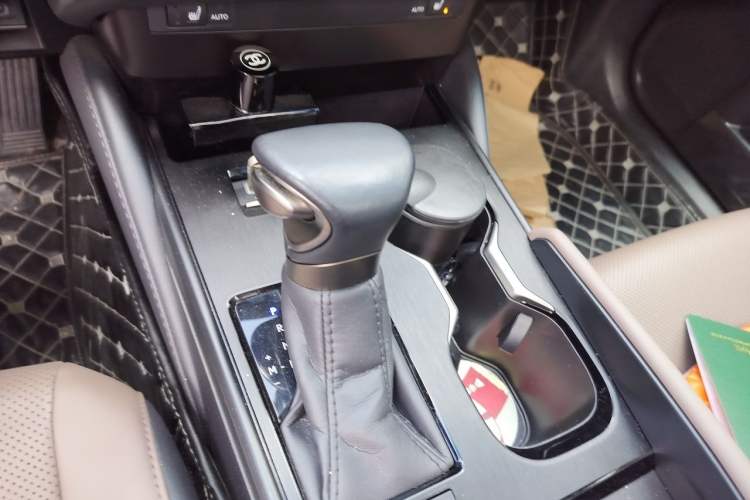 Used Lexus ES 2023 200 Excellence Edition Gear Lever