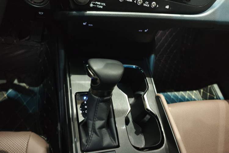 Used Lexus ES 2023 200 Excellence Edition Gear Lever