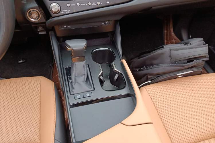Used Lexus ES 2023 260 Excellence Edition Gear Lever