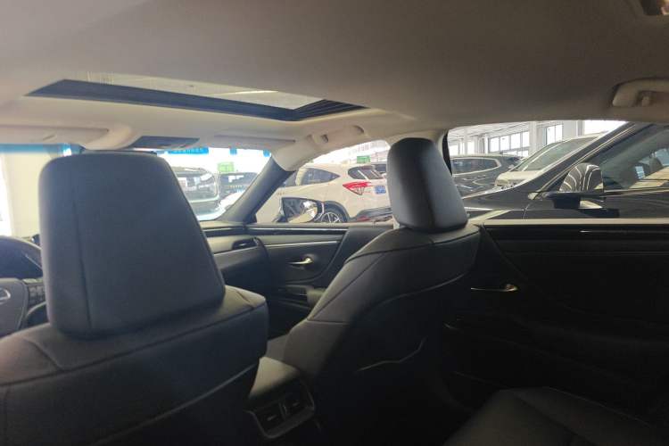 Used Lexus ES 2023 200 Excellence Edition Headliner