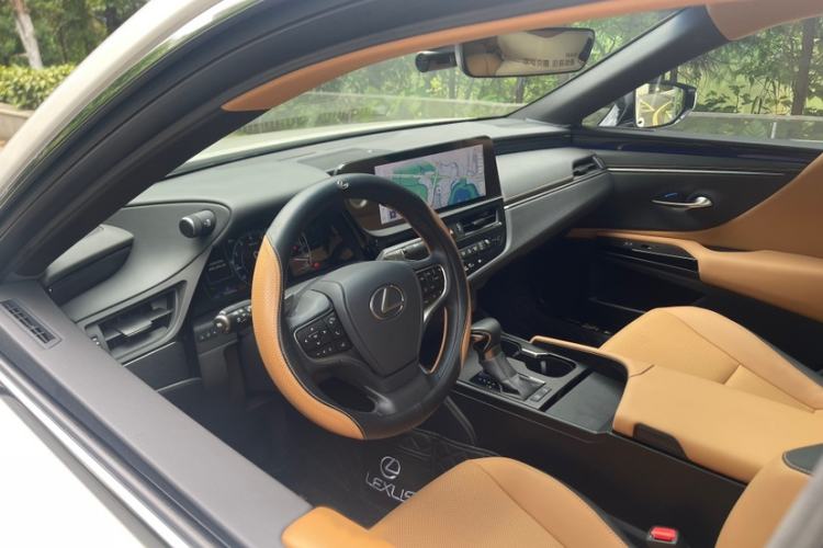 Used Lexus ES 2023 200 Excellence Edition Interior 1