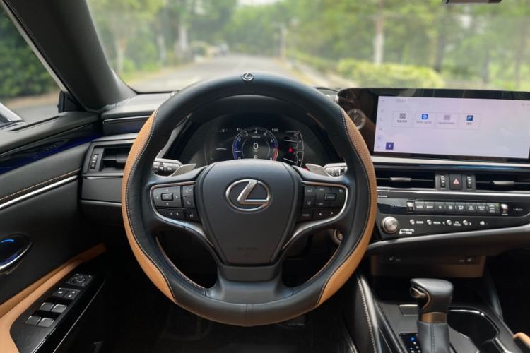Used Lexus ES 2023 200 Excellence Edition Interior 10