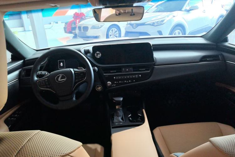 Used Lexus ES 2023 200 Excellence Edition Interior 2
