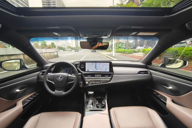 Used Lexus ES 2023 200 Excellence Edition Interior 2