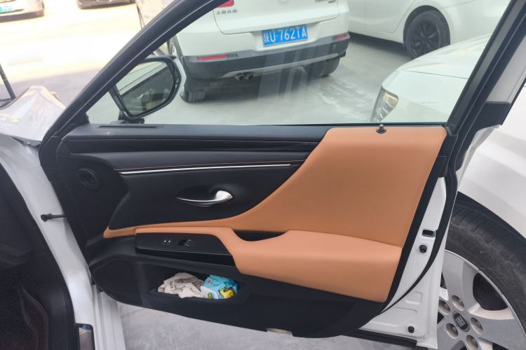 Used Lexus ES 2023 200 Excellence Edition Interior 2
