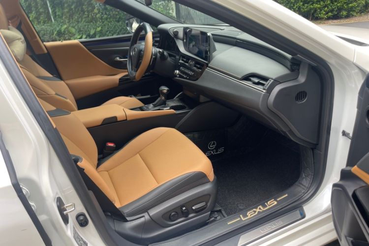 Used Lexus ES 2023 200 Excellence Edition Interior 2