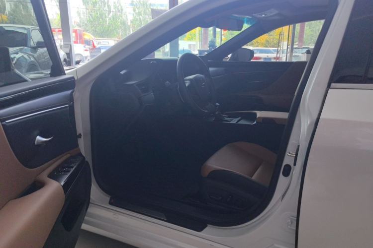 Used Lexus ES 2023 200 Excellence Edition Interior 3