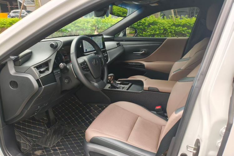 Used Lexus ES 2023 200 Excellence Edition Interior 3