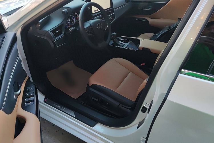 Used Lexus ES 2023 200 Excellence Edition Interior 3