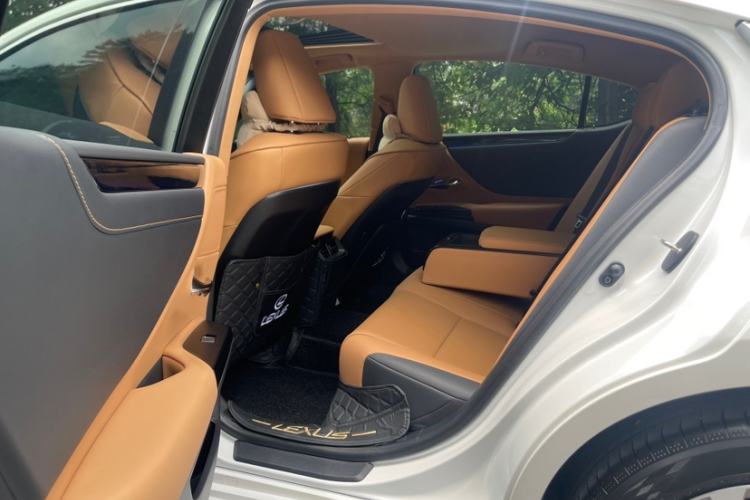 Used Lexus ES 2023 200 Excellence Edition Interior 3
