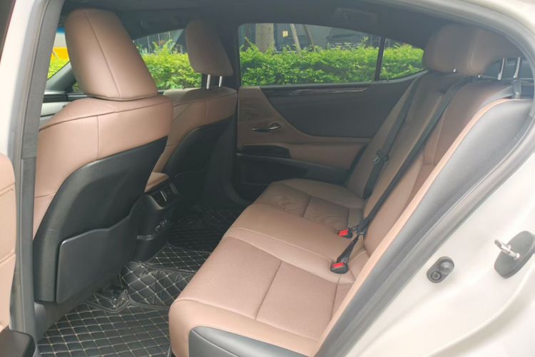 Used Lexus ES 2023 200 Excellence Edition Interior 4