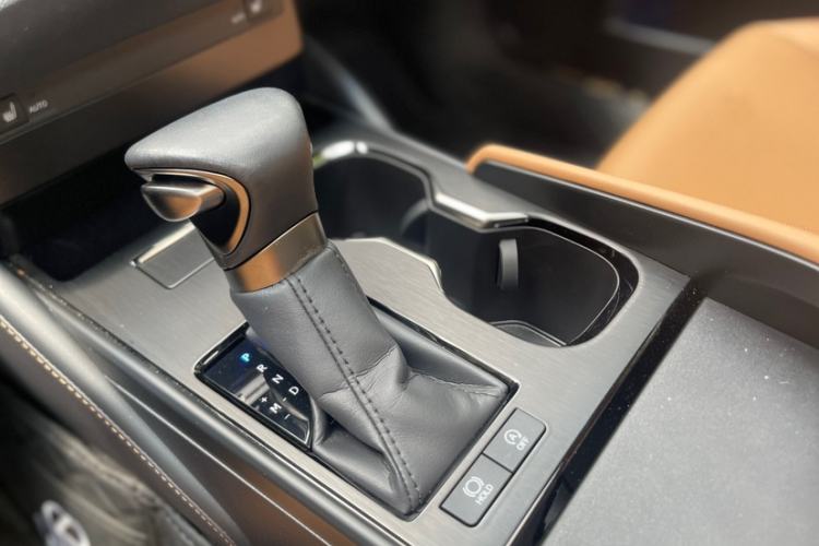 Used Lexus ES 2023 200 Excellence Edition Interior 4