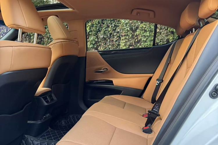 Used Lexus ES 2023 200 Excellence Edition Interior 5