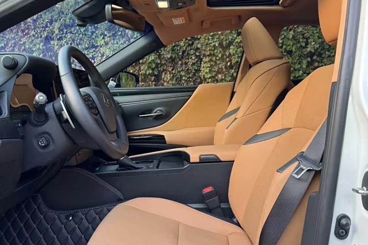 Used Lexus ES 2023 200 Excellence Edition Interior 6
