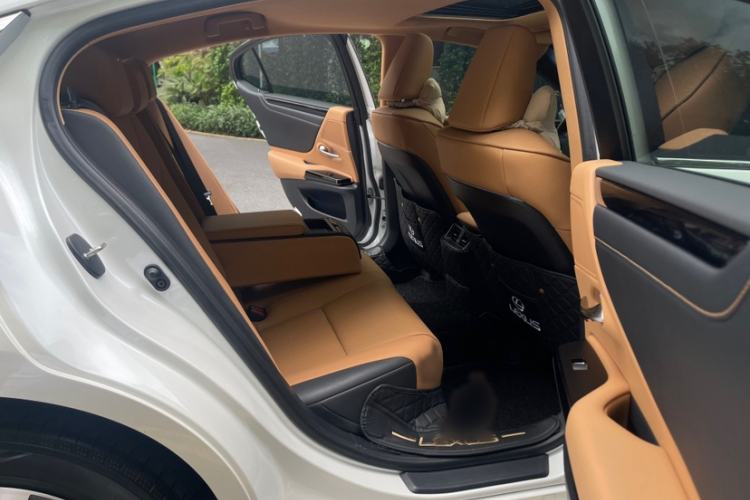 Used Lexus ES 2023 200 Excellence Edition Interior 8