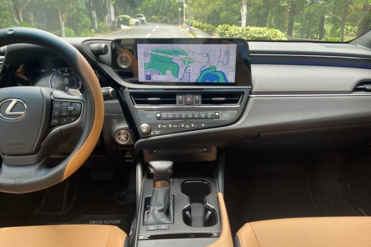 Used Lexus ES 2023 200 Excellence Edition Interior 9