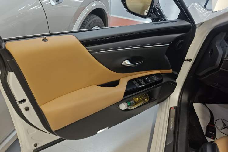 Used Lexus ES 2023 200 Excellence Edition Left Front Door Interior
