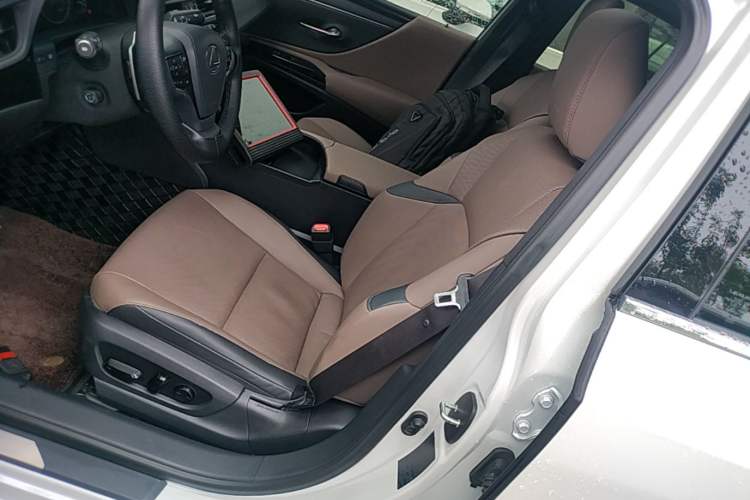 Used Lexus ES 2023 200 Excellence Edition Left Front Seat