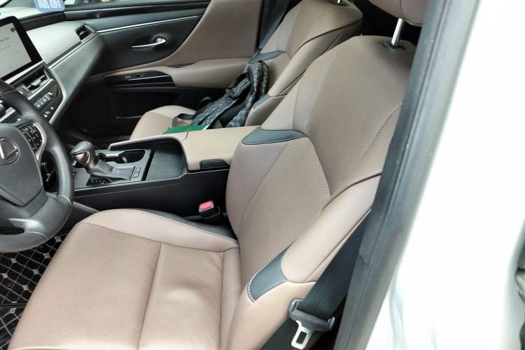 Used Lexus ES 2023 200 Excellence Edition Left Front Seat