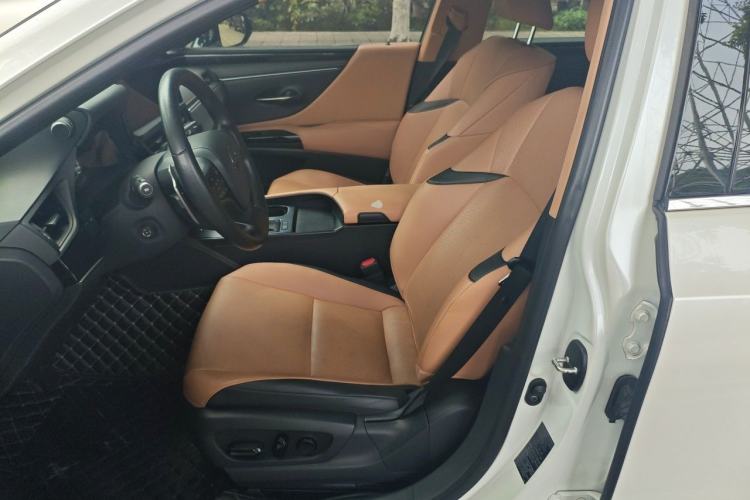 Used Lexus ES 2023 200 Excellence Edition Left Front Seat