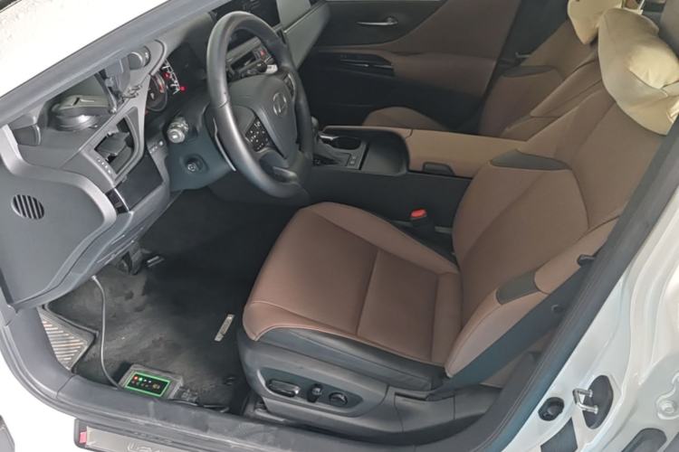 Used Lexus ES 2023 200 Excellence Edition Left Front Seat