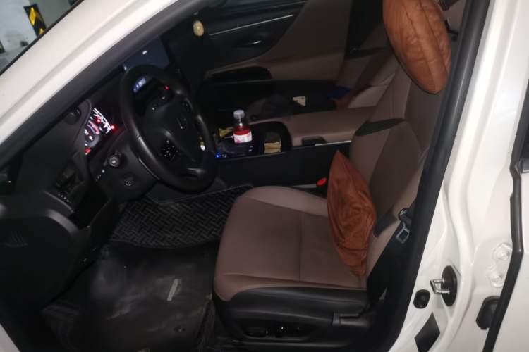 Used Lexus ES 2023 200 Excellence Edition Left Front Seat