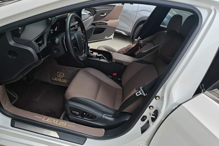 Used Lexus ES 2023 200 Excellence Edition Left Front Seat