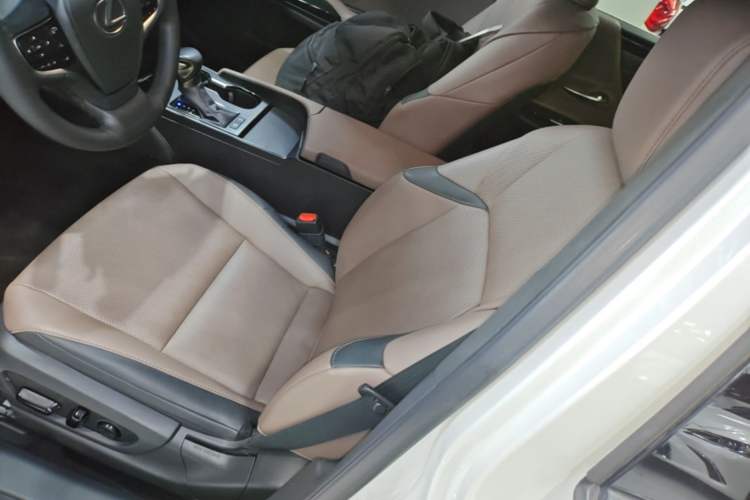 Used Lexus ES 2023 200 Excellence Edition Left Front Seat