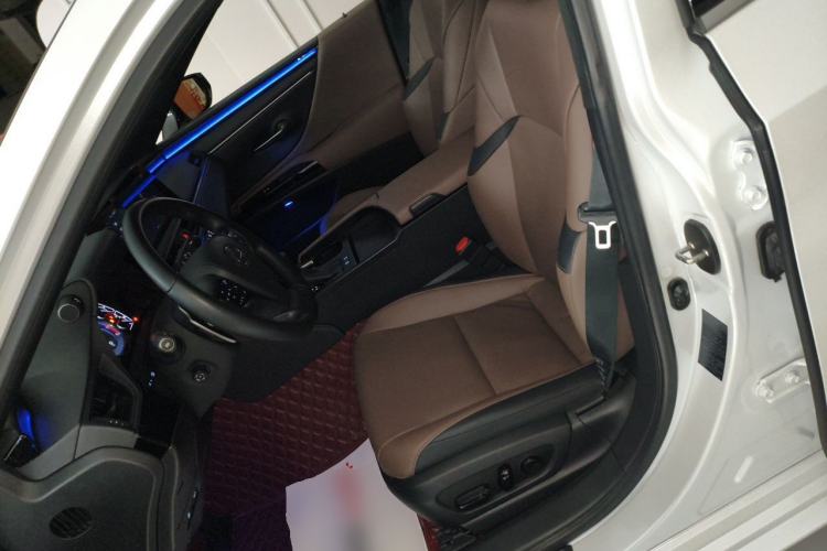 Used Lexus ES 2023 200 Excellence Edition Left Front Seat