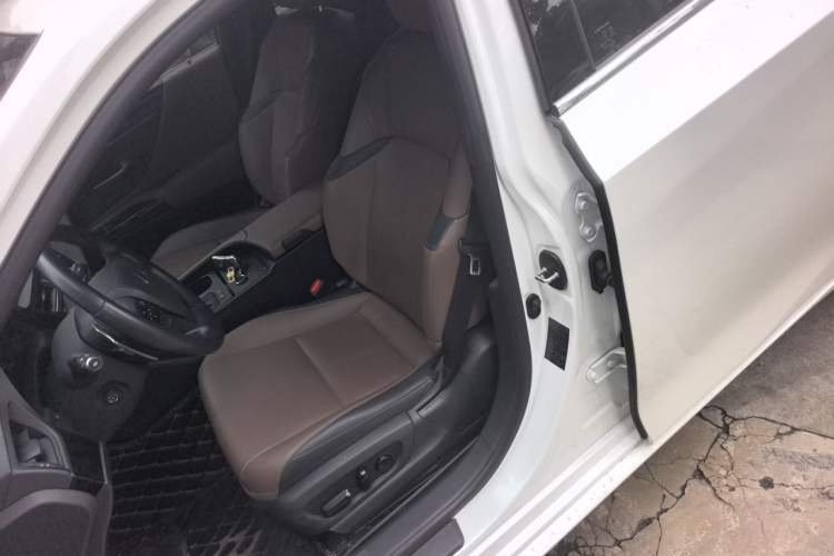 Used Lexus ES 2023 200 Excellence Edition Left Front Seat