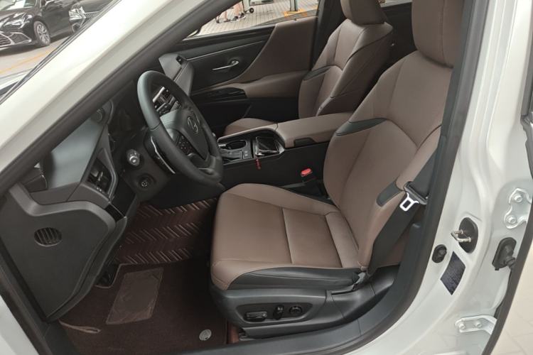 Used Lexus ES 2023 200 Excellence Edition Left Front Seat