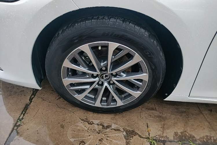 Used Lexus ES 2023 200 Excellence Edition Left Front Wheel Hub
