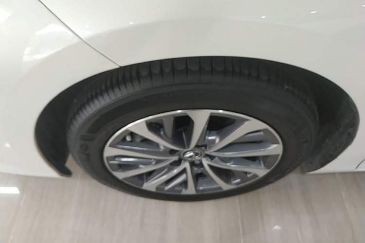 Used Lexus ES 2023 200 Excellence Edition Left Front Wheel Hub